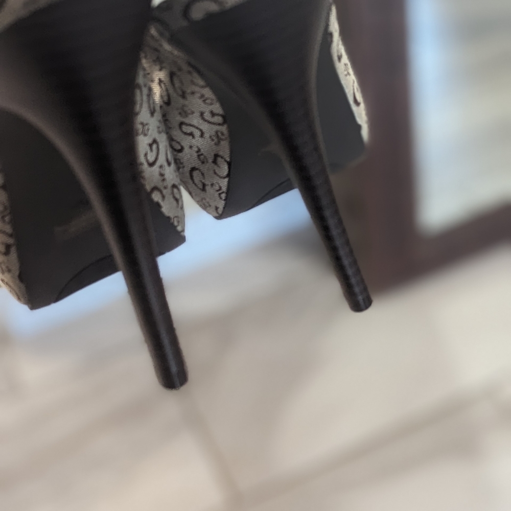 GUESS High heels Beautiful NEW size 7.5 runs small like 7 - Picture 7 of 8